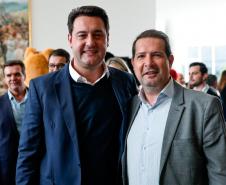 Foto de solenidade com autoridades