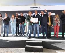 Foto de solenidade com autoridades