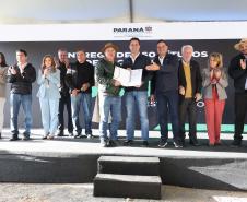 Foto de solenidade com autoridades