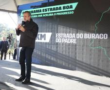 Foto de solenidade com autoridades