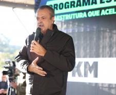 Foto de solenidade com autoridades
