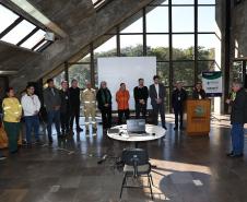 Foto de autoridades em evento