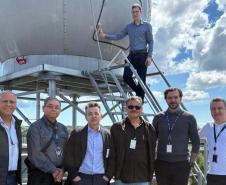 Foto de equipe do Simepar testando radar