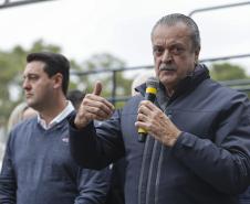 Foto de entrega de novos veículos