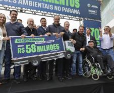 Foto de entrega de novos veículos