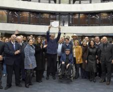Foto de homenagem ao secretário Everton