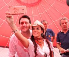 O governador Carlos Massa Ratinho Junior prestigiou a 1ª Revoada de Balões que aconteceu neste domingo (13). Objetivo do evento experimental foi mostrar a viabilidade de se implantar voos permanentes no local, mais uma atração para conquistar visitantes e fomentar o turismo e a economia local.
