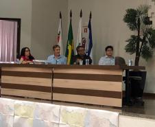 Mesa de abertura e diálogo: Cristhiane Okawa, João Lech Samek, Maurício Aparecido da Silva e Bruno Tonel Otsuka, enquanto Aída Andreazza apresenta proposta de enquadramento ao público.