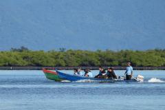 Foto de barco em lago
