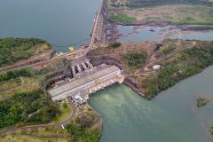 Foto aérea de barragem