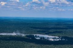 HORIZONTE AZULADO PARANAENSE COM UM RIO NO TERÇO INFERIOR DA FOTO