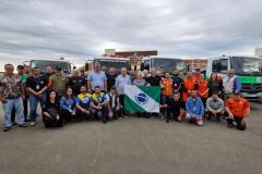 VOLUNTARIOS POSANDO PARA FOTO