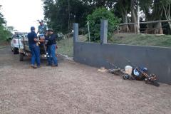 TECNICOS DO IAT DEVOLVENDO PEIXE A AGUA