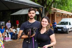 Foto de casal com cachorro