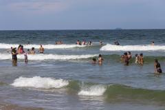 Foto de banhistas em praia