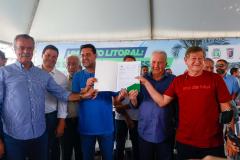 Foto de autoridades durante sanção de nova norma