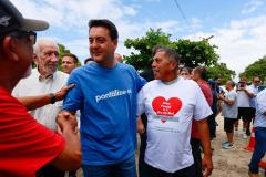 Foto do governador e autoridades em evento de anúncio