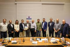 Foto de autoridades durante reunião