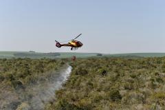 Foto de operação de queimada controlada no parque do Cerrado