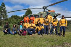 Foto de voluntários em operação