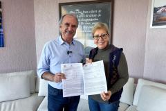 Foto de autoridades com licença do zoológico de Cascavel