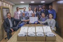 Foto de entrega de óculos de realidade virtual