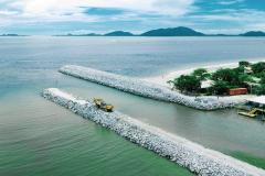 Foto de obras do Molhe de Pontal do Paraná