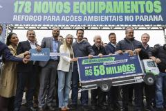 Foto de entrega de novos veículos