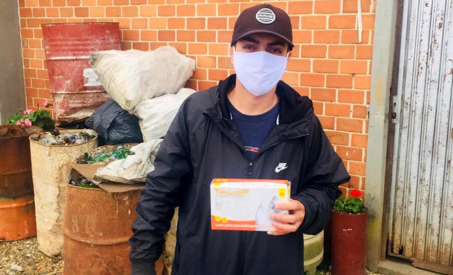 Governo entrega 10 mil luvas descartáveis a recicladores