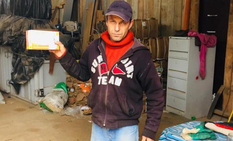 Governo entrega 10 mil luvas descartáveis a recicladores