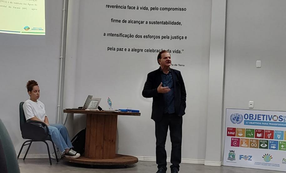 O diretor de Licenciamento e Outorga do IAT, José Volnei Bisognin, ajudou no treinamento para capacitação florestal dos municípios da regional de Foz do Iguaçu