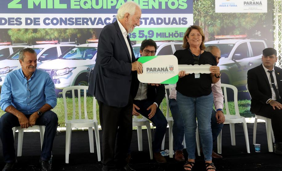 O governador em exercício Darci Piana entregou nesta quarta-feira (8) novos veículos e equipamentos às Unidades de Conservação do Paraná e anunciou a implantação de outras quatro.