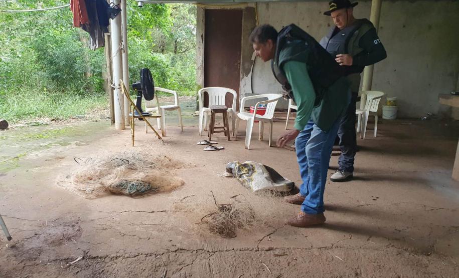 Operação do IAT no Rio Paraná busca combater a prática da pesca ilegal. Foram recolhidos materiais proibidos e aplicadas multas
