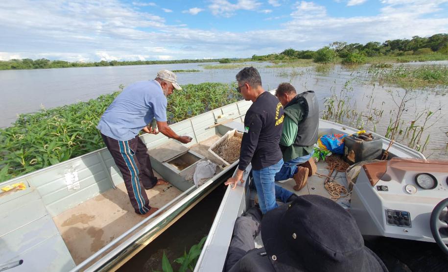 Operação do IAT no Rio Paraná busca combater a prática da pesca ilegal. Foram recolhidos materiais proibidos e aplicadas multas