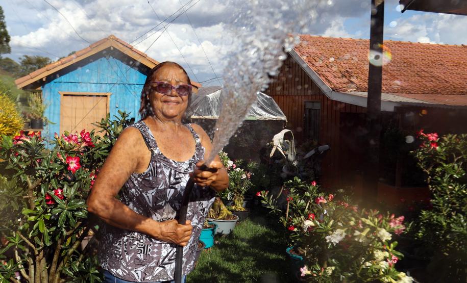 Moradores do Parana beneficiados pelo programa de poços artesianos do Governo do Estado em Jesuítas