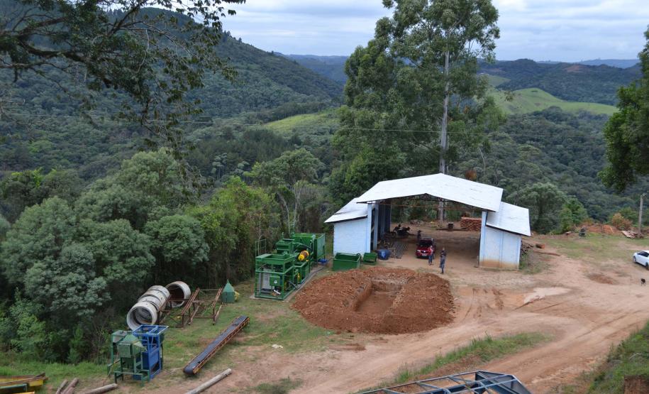 O Governo do Estado e mais de 183 municípios paranaenses receberam, em 2022, R$ 112,45 milhões por Compensação Financeira pela Exploração de Recursos Minerais (CFEM) e royalties pela exploração de petróleo e gás.