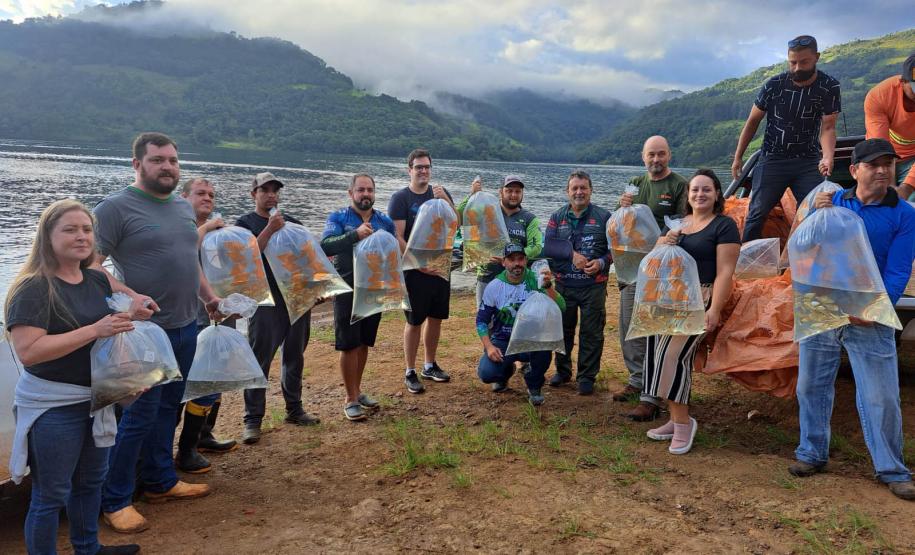 Soltura de peixe surubim na da 7ª Copa Iguaçu de Pesca Esportiva