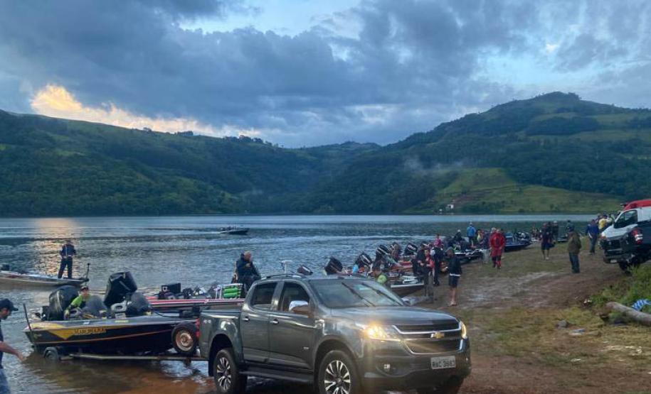 Soltura de peixe surubim na da 7ª Copa Iguaçu de Pesca Esportiva