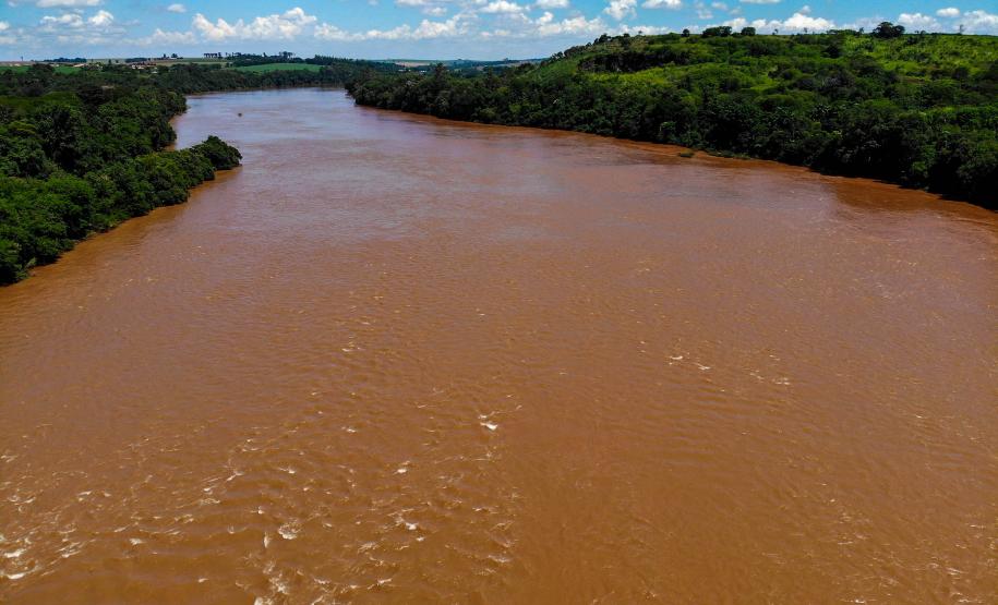 Moradores do Parana beneficiados pelo programa de poços artesianos do Governo do Estado em Jesuítas