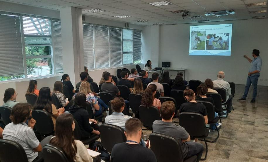 Treinamento dos servidores do IAT na sede administrativa da Sanepar em Curitiba.