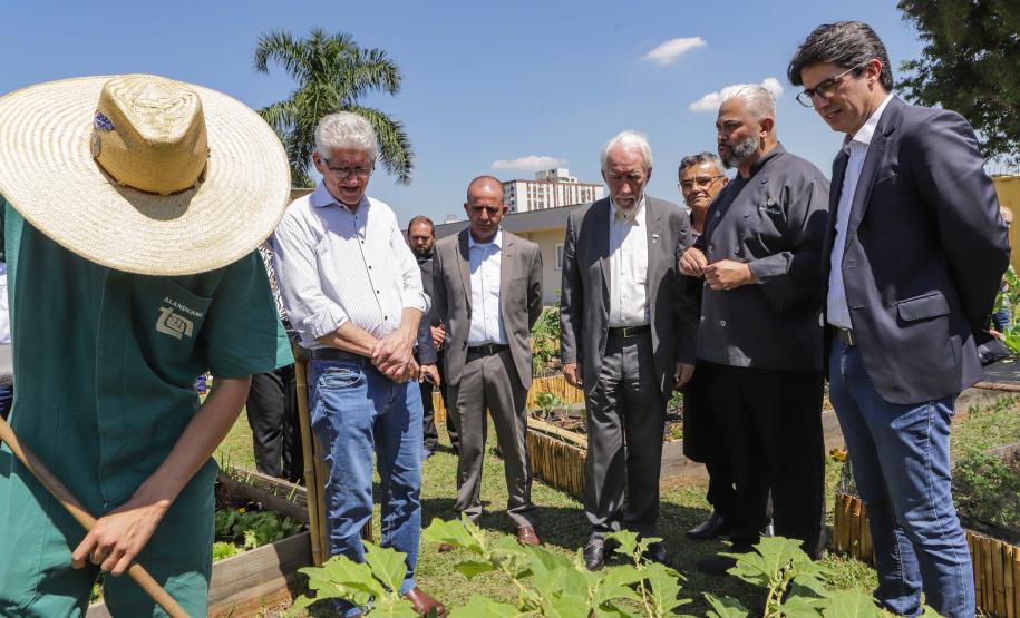 O governador do Paraná, Carlos Massa Ratinho Junior, inaugura o jardim de colmeias de abelhas nativas e a horta orgânica no Palácio Iguaçu.