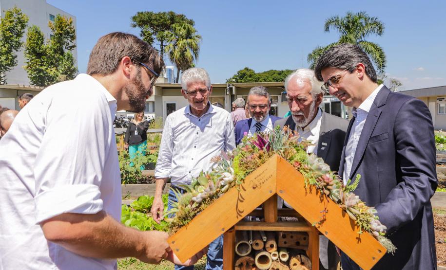 O governador do Paraná, Carlos Massa Ratinho Junior, inaugura o jardim de colmeias de abelhas nativas e a horta orgânica no Palácio Iguaçu.