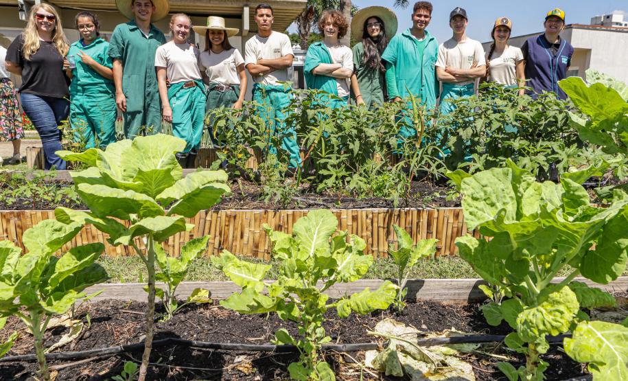 O governador do Paraná, Carlos Massa Ratinho Junior, inaugura o jardim de colmeias de abelhas nativas e a horta orgânica no Palácio Iguaçu.
