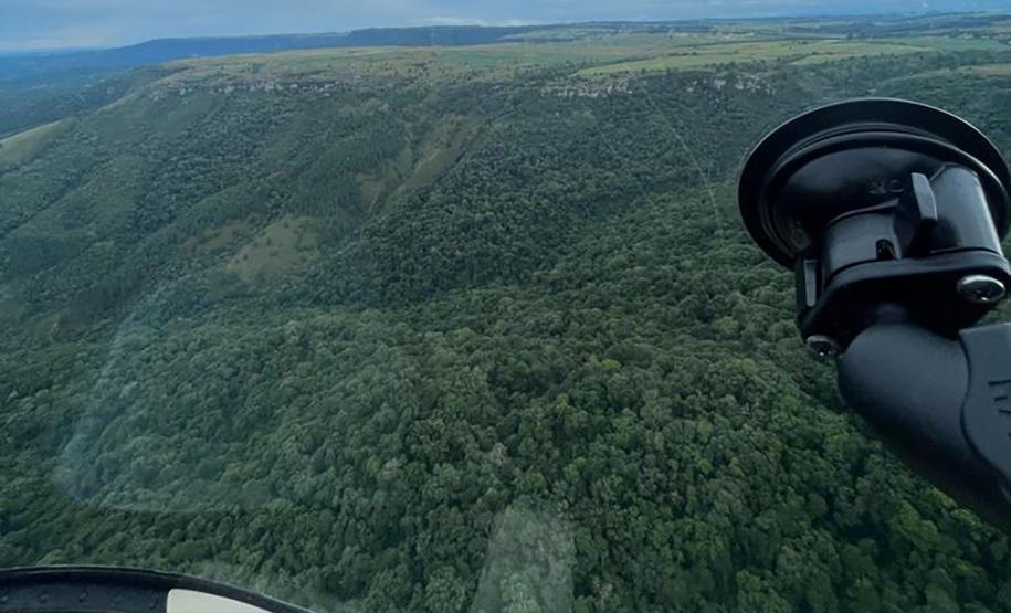 Governo do Estado conta com a integração das equipes do Instituto Água e Terra (IAT) e do Batalhão da Polícia Militar de Operações Aéreas (BPMOA) para dar agilidade aos processos de licenciamento, fiscalização, monitoramento e vistorias em áreas de proteção ambiental do Paraná.