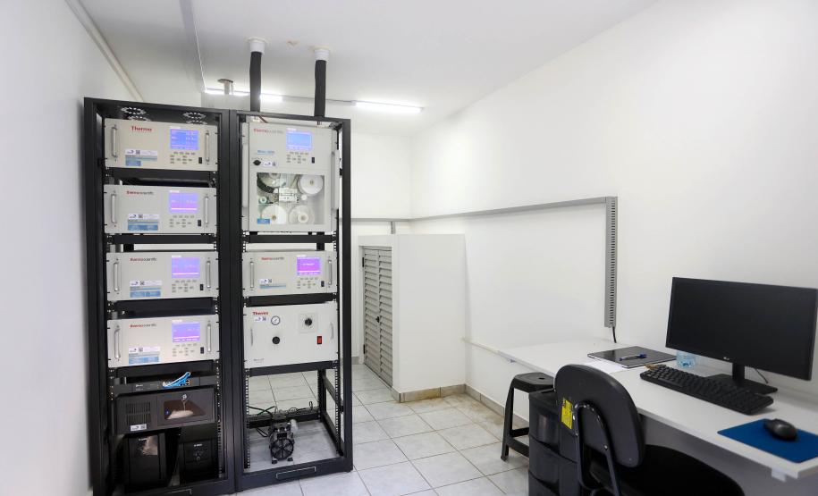 O membro da equipe de Gerenciamento da Qualidade do Ar do IAT, João Carlos de Oliveira, explicou que as 11 estações de monitoramento existentes no Paraná emitem dados em tempo real, de minuto a minuto.