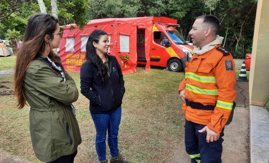 Ação queimada controlada no Parque Estadual de Vila Velha reuniu quase 300 bombeiros militares.