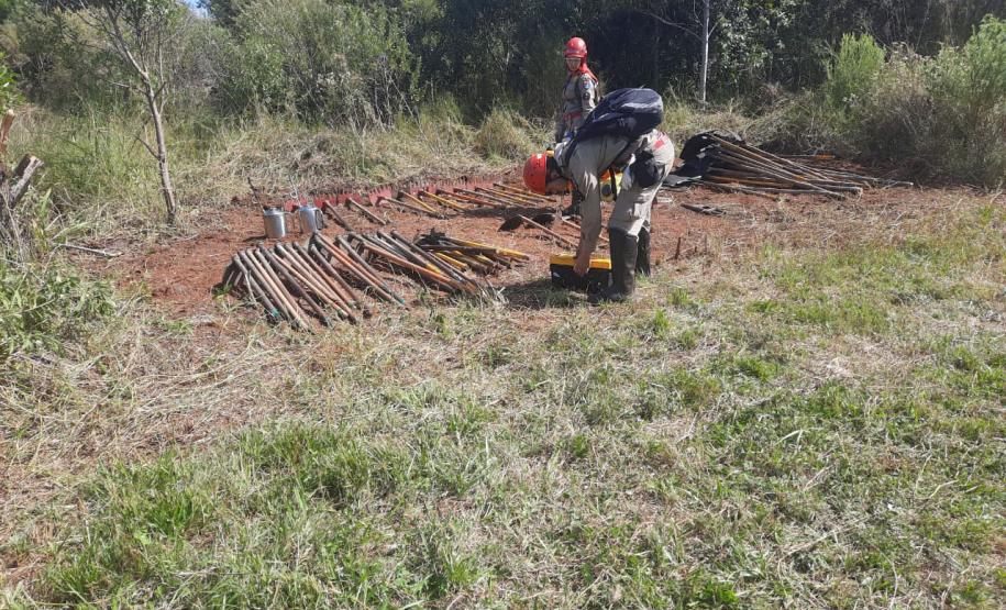 Ação queimada controlada no Parque Estadual de Vila Velha reuniu quase 300 bombeiros militares.