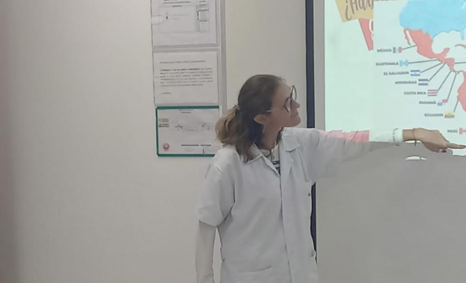 Professora dando aula