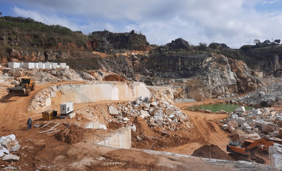 Mineração Fiorese, em Rio Branco do Sul, na Região Metropolitana de Curitiba: cidade é um dos grandes polos da extração mineral no Paraná