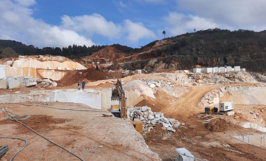 Mineração Fiorese, em Rio Branco do Sul, na Região Metropolitana de Curitiba: cidade é um dos grandes polos da extração mineral no Paraná